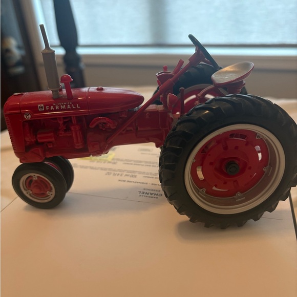 McCormick Farmall Vintage Metal Toy Tractor - Picture 3 of 8